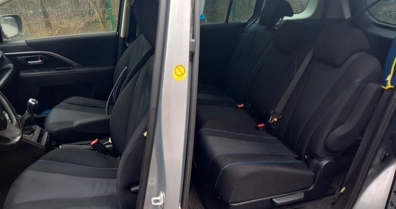 Mazda 5 cena 30500 przebieg: 159000, rok produkcji 2012 z Warszawa małe 106